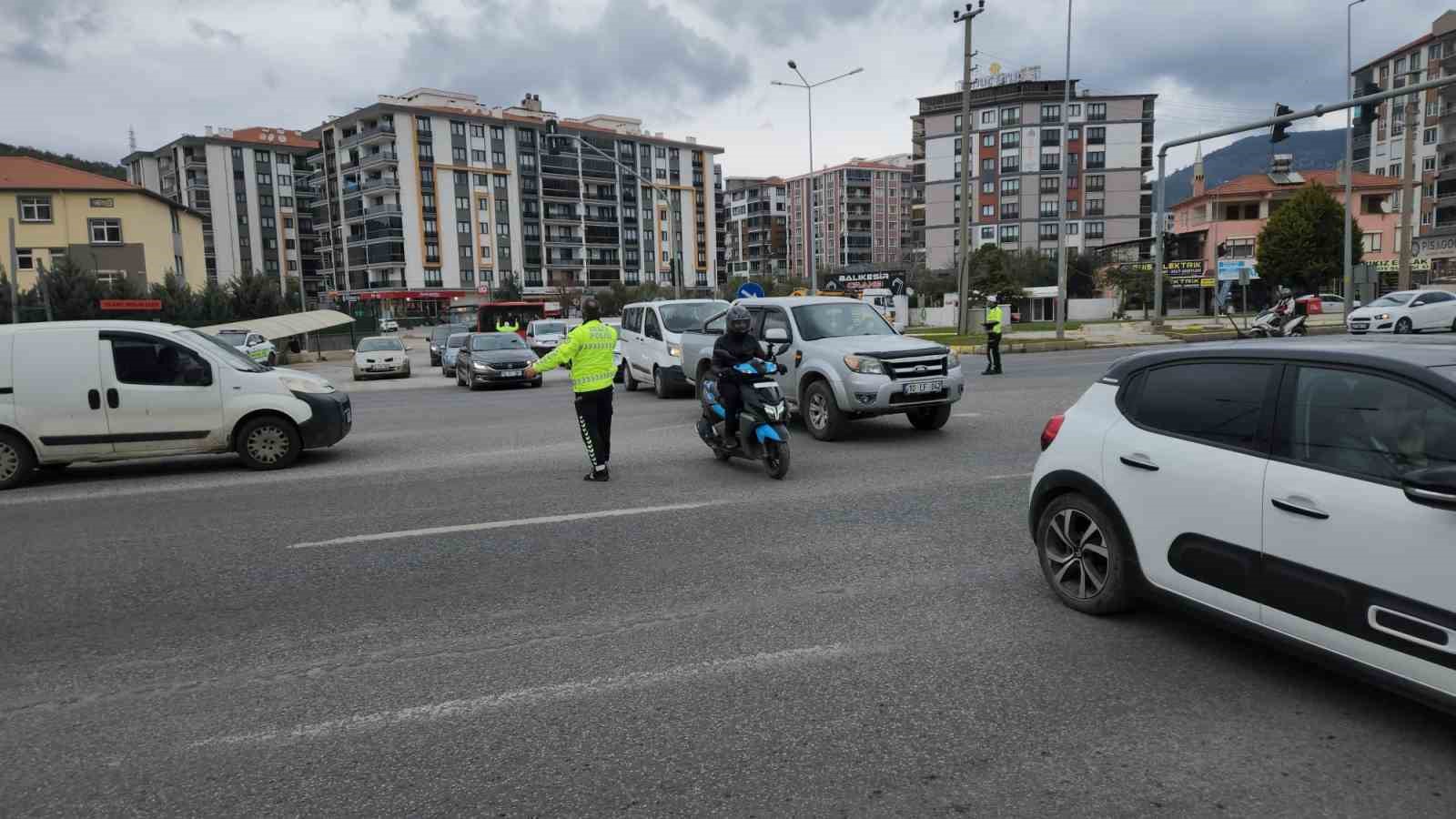 Balıkesir’de arife günü trafik yoğunluğu
