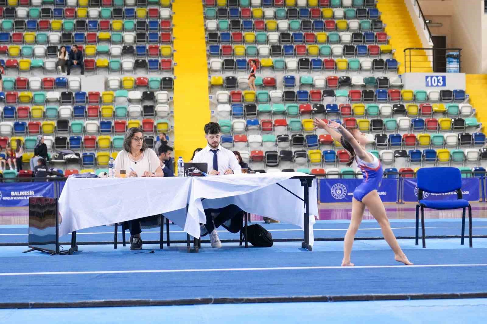 Balıkesir’de çocuklar 23 Nisan coşkusunu sporla karşıladı
