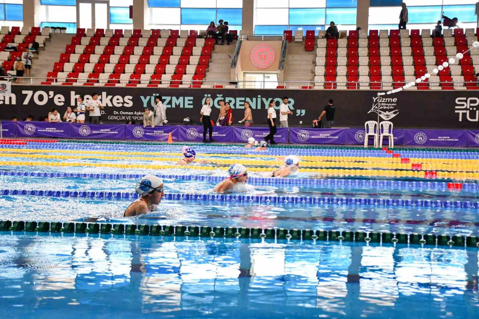 Balıkesir’de çocuklar 23 Nisan coşkusunu sporla karşıladı
