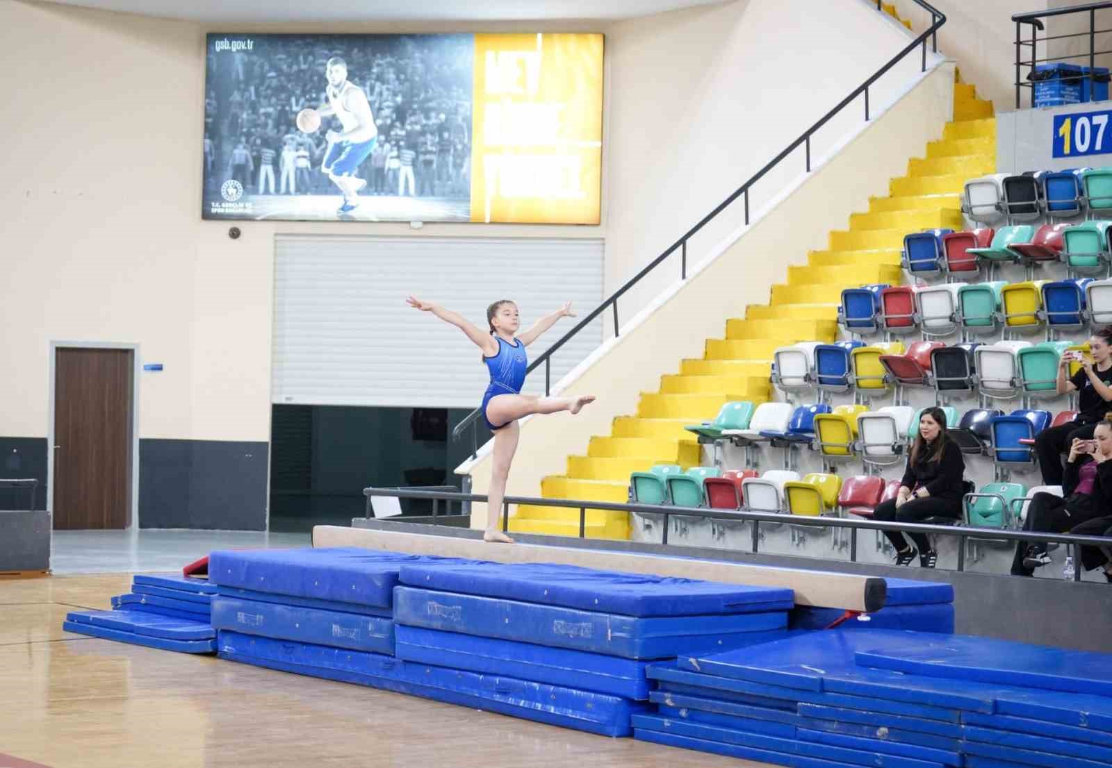 Balıkesir’de çocuklar 23 Nisan coşkusunu sporla karşıladı
