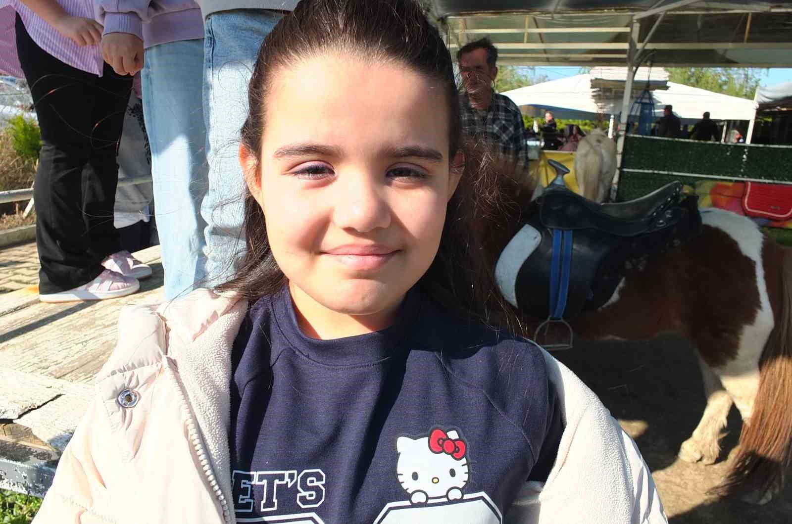 Balıkesir’de çocukların at binme sevinci
Balıkesir’de çocukların at binme sevinci