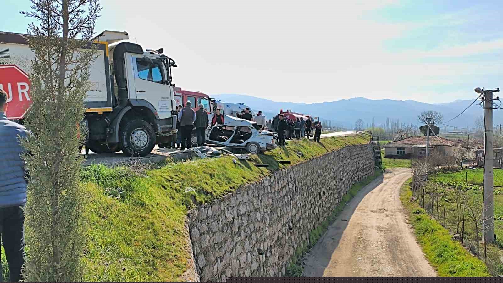 Balıkesir’de feci kaza: 1 ölü, 2 yaralı
