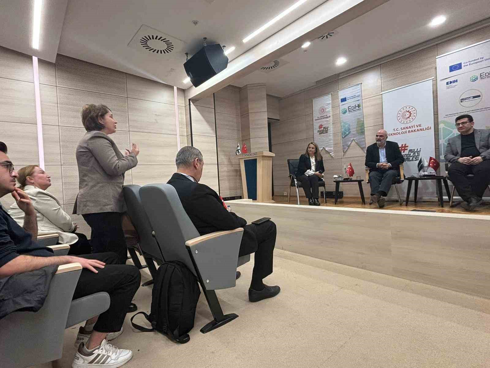 Balıkesir’de: "Girişimciler global sahneye hazırlanıyor"
Balıkesir’de: "Girişimciler global sahneye hazırlanıyor"