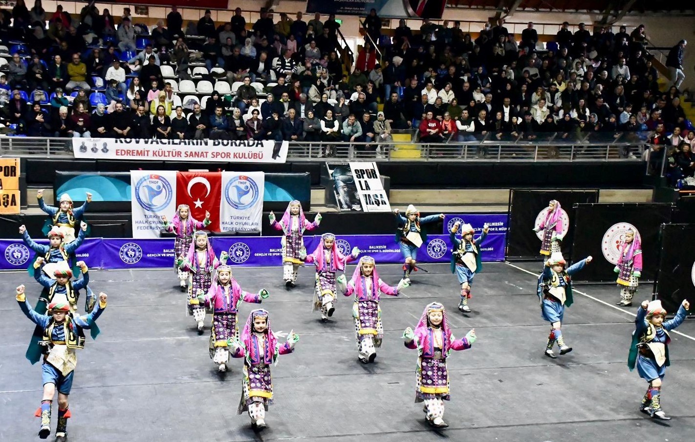 Balıkesir’de Halk Oyunları İl Birinciliği yapıldı
