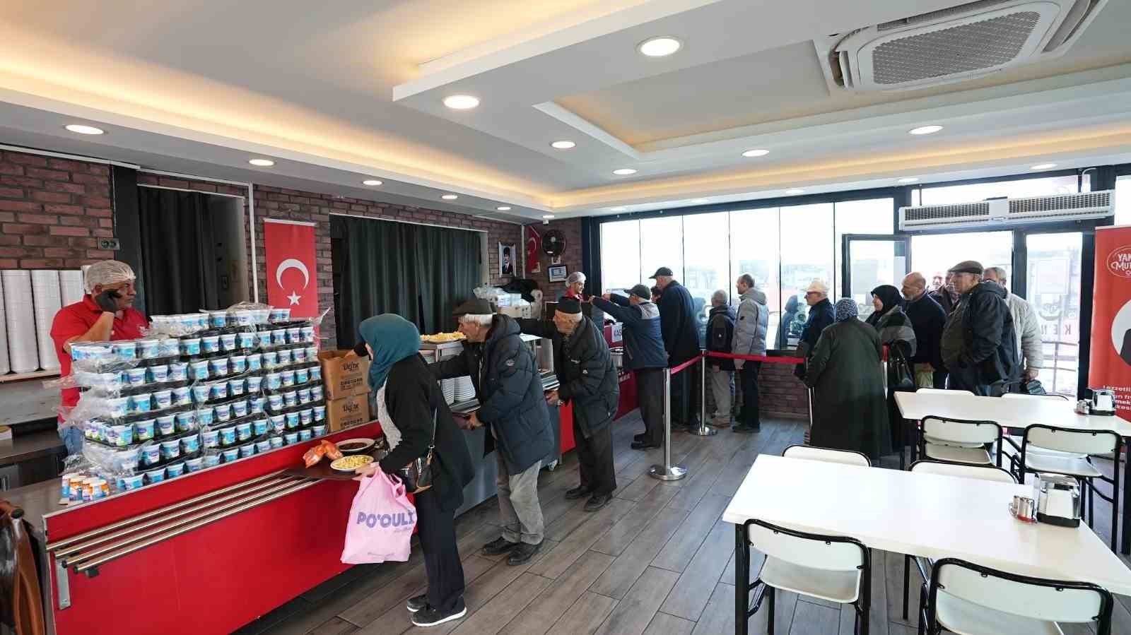 Balıkesir’de Kent Lokantası’na vatandaştan yoğun ilgi
Balıkesir’de Kent Lokantası’na vatandaştan yoğun ilgi