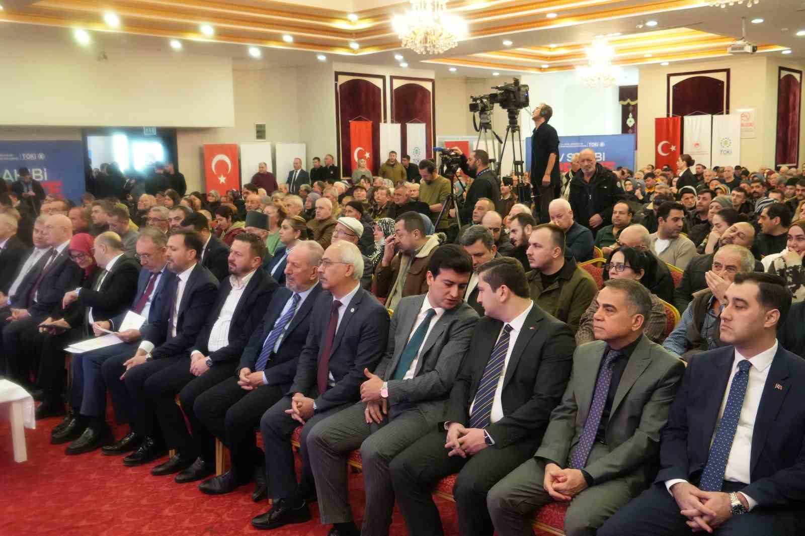 Balıkesir’de TOKİ’ye 77 bin başvuru oldu
Balıkesir’de TOKİ’ye 77 bin başvuru oldu