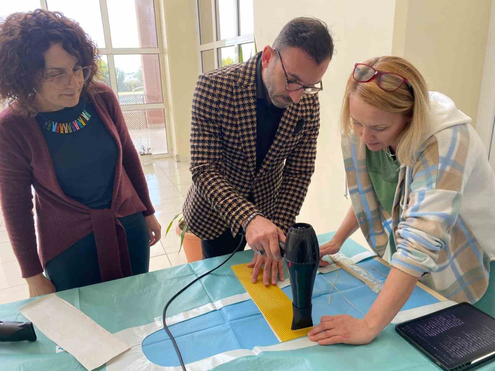 Balıkesir’de üniversiteliler bal mumu etkinliği düzenledi
