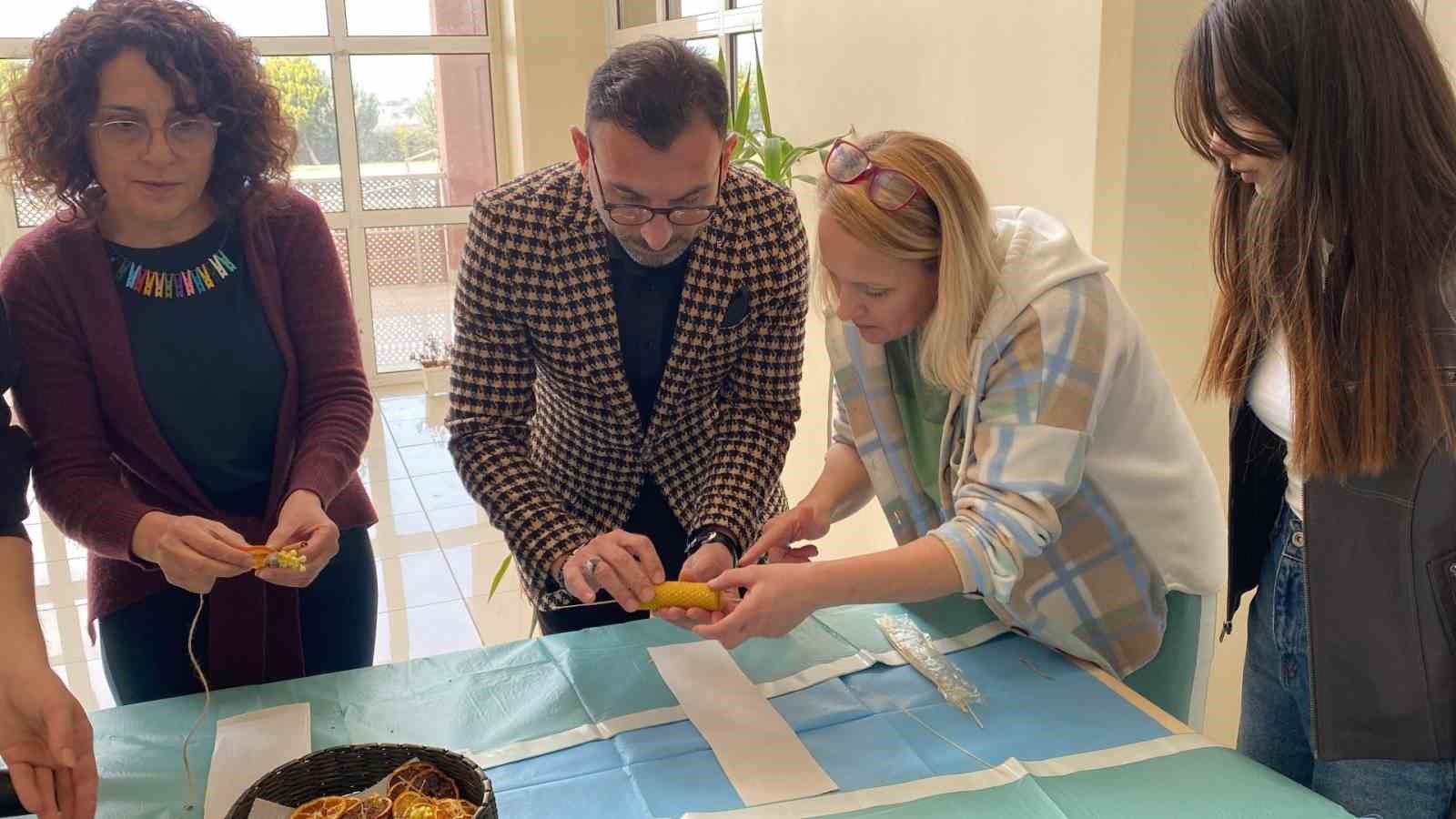 Balıkesir’de üniversiteliler bal mumu etkinliği düzenledi
