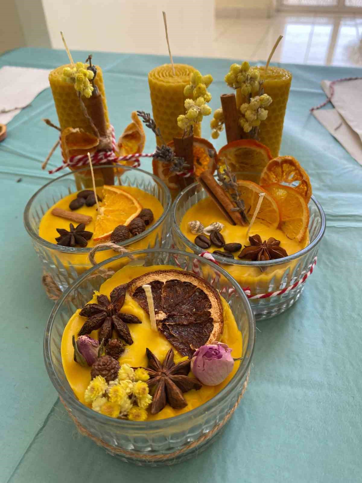 Balıkesir’de üniversiteliler bal mumu etkinliği düzenledi
