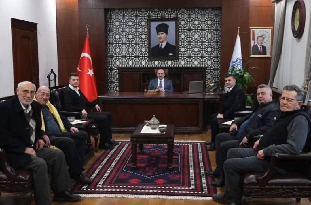 Balıkesir’de Vali Ustaoğlu devecileri kabul etti
Balıkesir’de Vali Ustaoğlu devecileri kabul etti