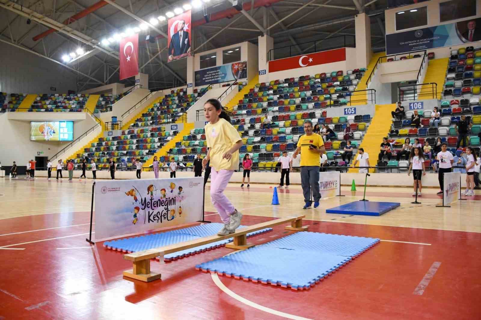 Balıkesir’de yetenekli sporcular keşfediliyor, şampiyonlar yetişiyor
Balıkesir’de yetenekli sporcular keşfediliyor, şampiyonlar yetişiyor