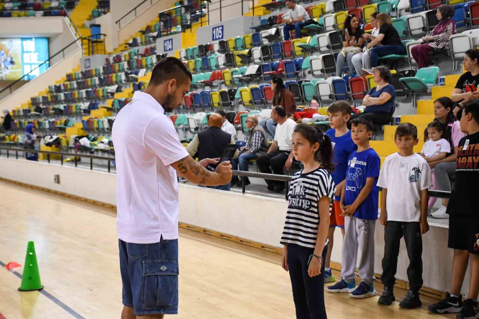 Balıkesir’de yetenekli sporcular keşfediliyor, şampiyonlar yetişiyor
Balıkesir’de yetenekli sporcular keşfediliyor, şampiyonlar yetişiyor