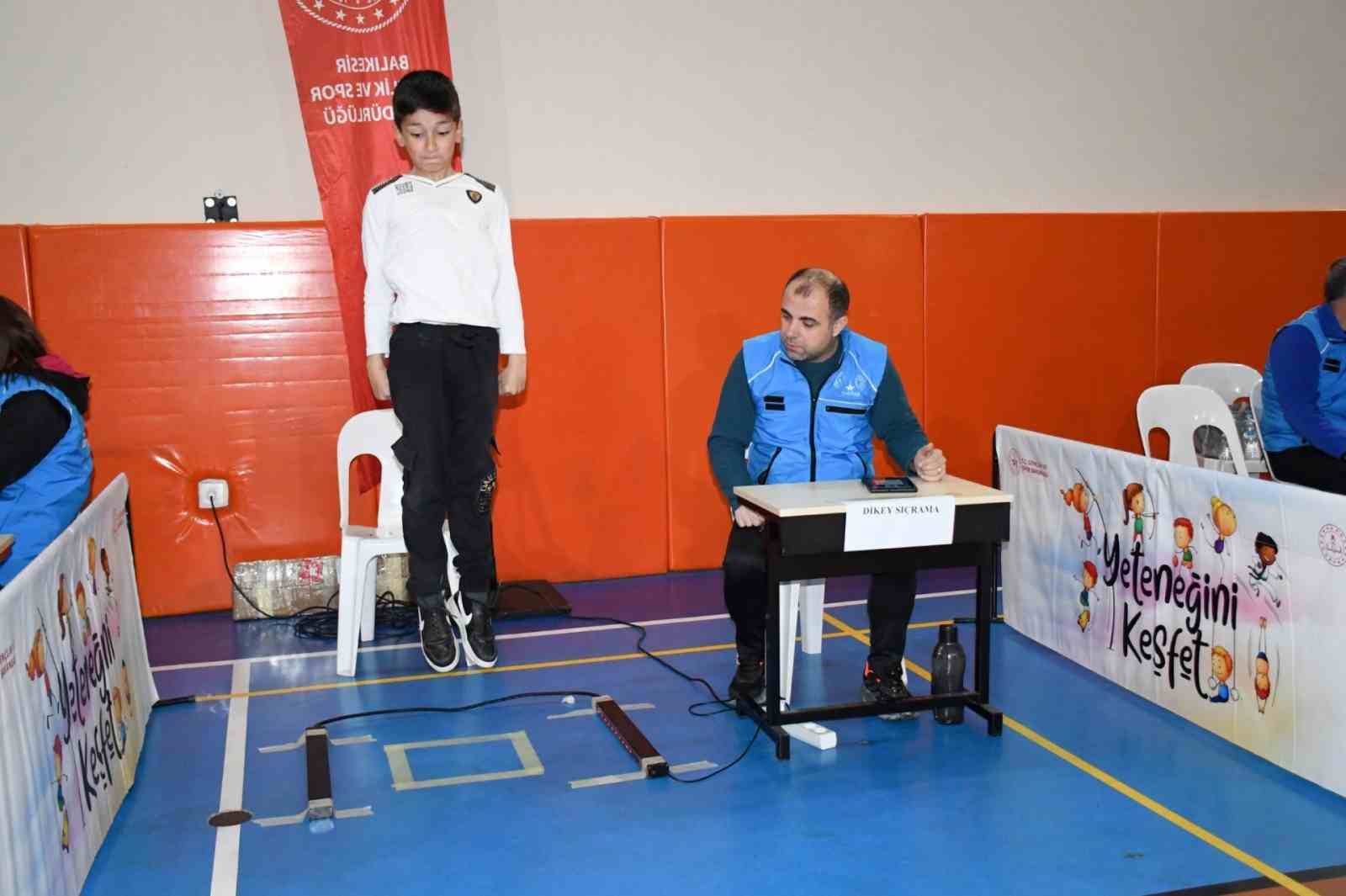 Balıkesir’de yetenekli sporcular keşfediliyor, şampiyonlar yetişiyor
Balıkesir’de yetenekli sporcular keşfediliyor, şampiyonlar yetişiyor