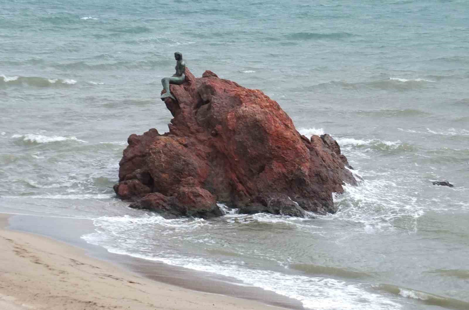 Balıkesir’de yük gemileri Edremit Körfezi’ne sığındı
