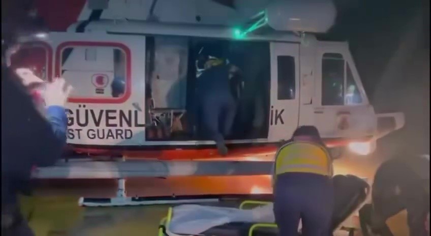 Balıkesir’de zorlu hava şartlarına rağmen sahil güvenlikten hayat kurtaran operasyon
