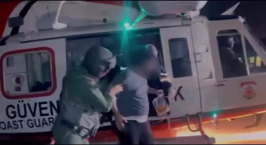 Balıkesir’de zorlu hava şartlarına rağmen sahil güvenlikten hayat kurtaran operasyon
