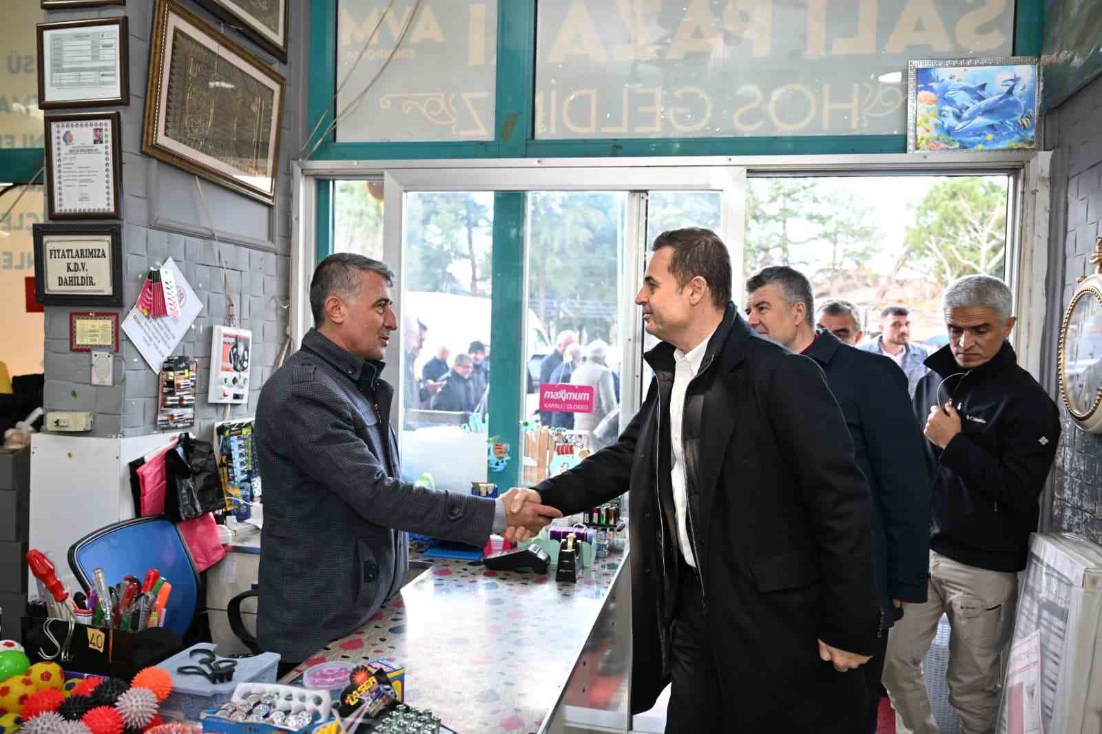 Balıkesir’in belediye başkanları Sındırgı’da iftar yaptı
Balıkesir’in belediye başkanları Sındırgı’da iftar yaptı