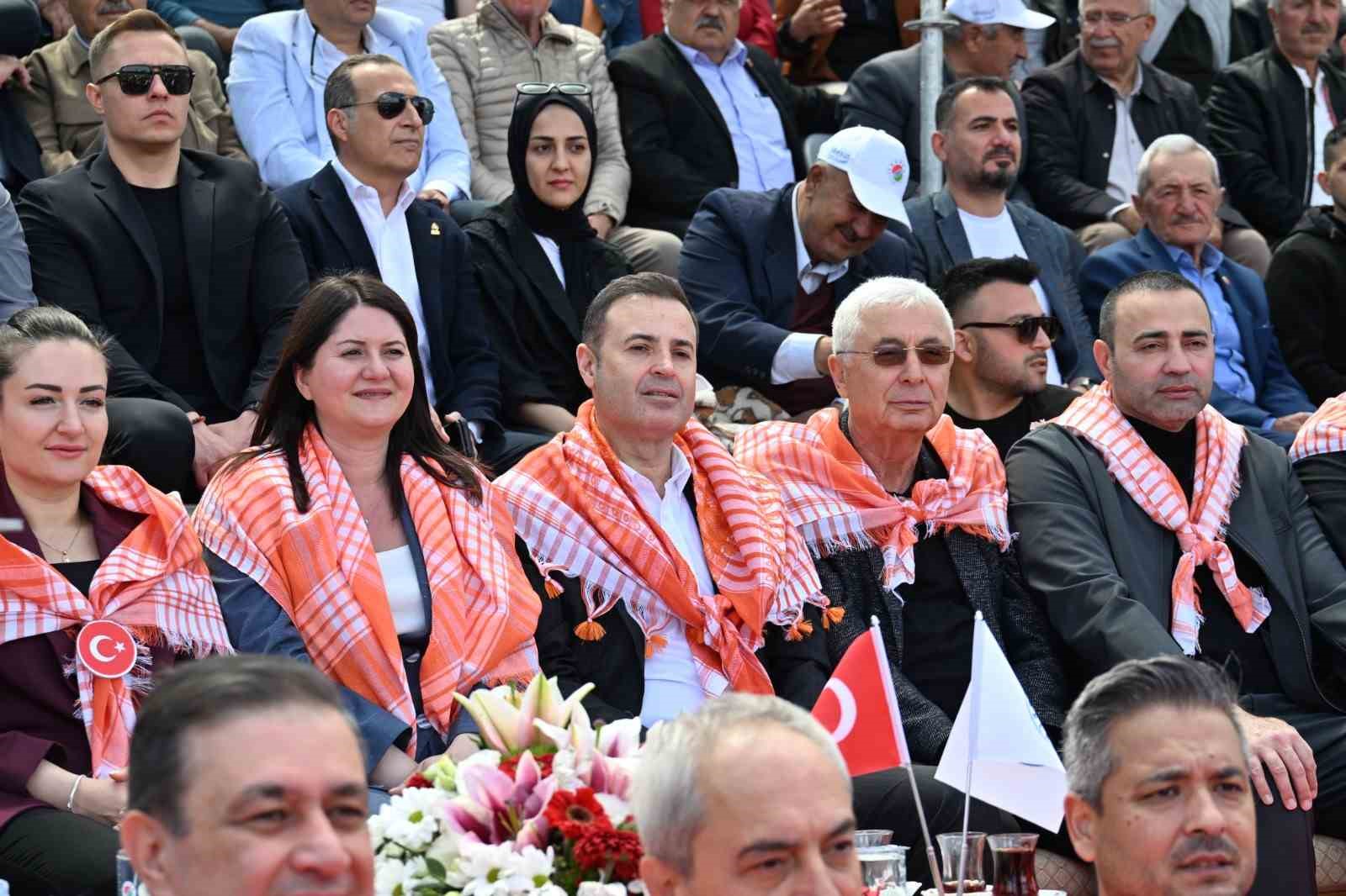 Balıkesirli güreşçi Enes Doğan, Kepez’de başpehlivan oldu
