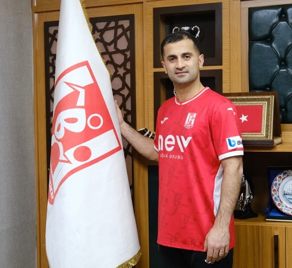 Balıkesirspor, Ozan, Hüseyin Melih ve Mert Hüseyin’e imza attırdı
