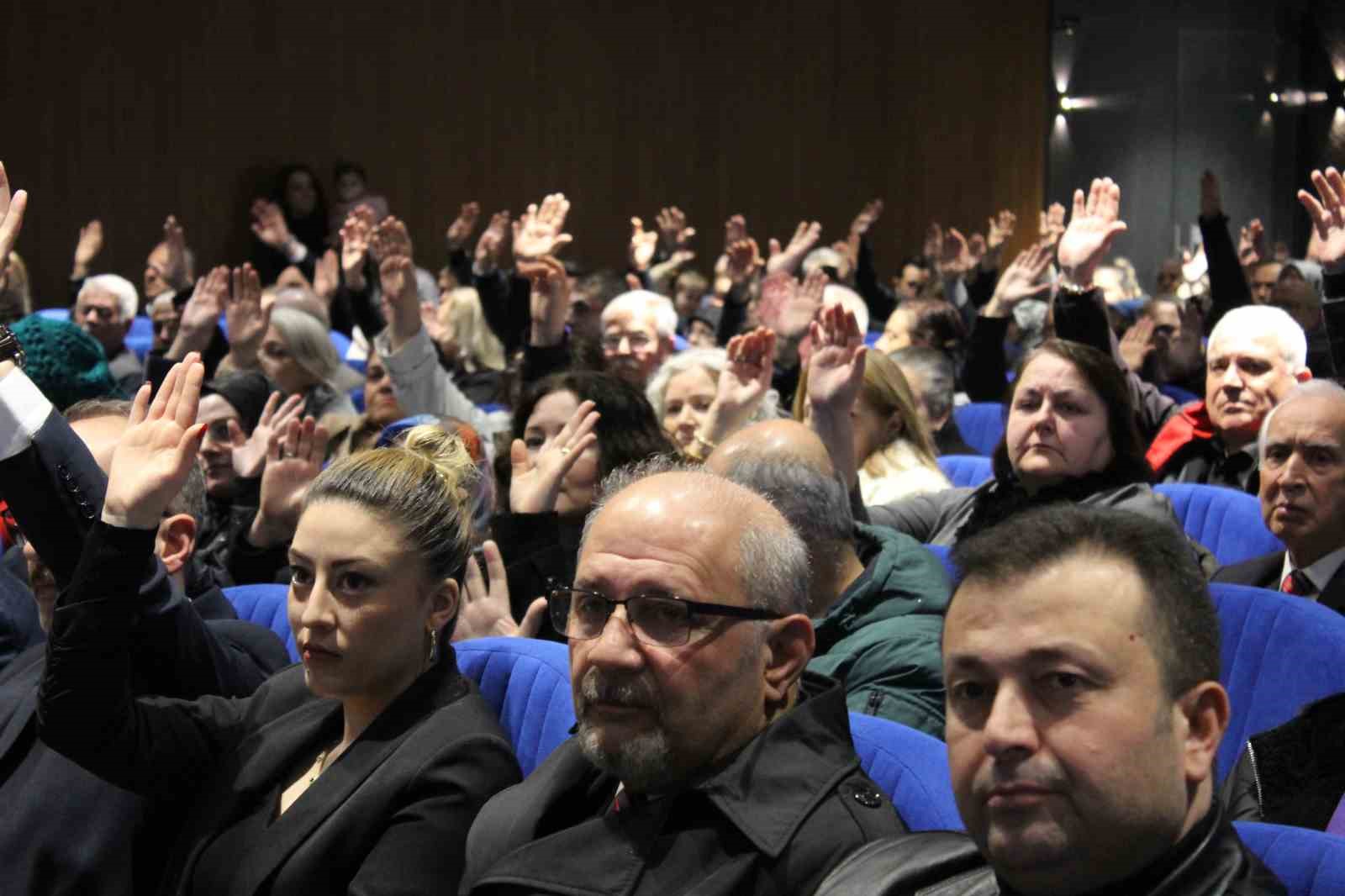 Balkan Türkleri Derneği Genel Kurulu: Adem Tuğral güven tazeledi
Balkan Türkleri Derneği Genel Kurulu: Adem Tuğral güven tazeledi
