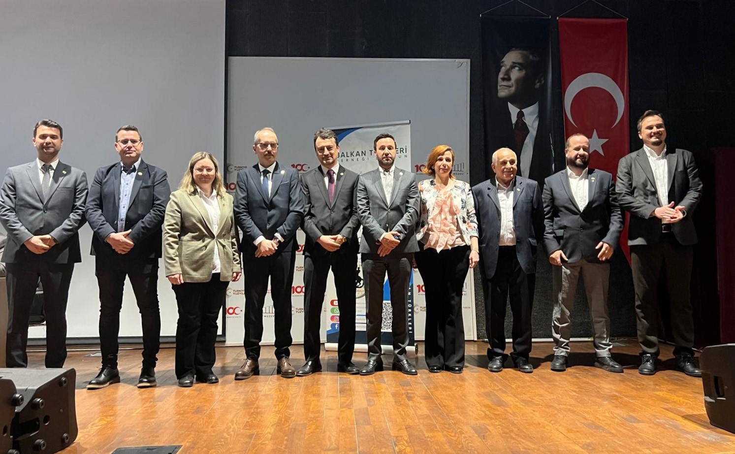 Balkan Türkleri Derneği Genel Kurulu: Adem Tuğral güven tazeledi
Balkan Türkleri Derneği Genel Kurulu: Adem Tuğral güven tazeledi