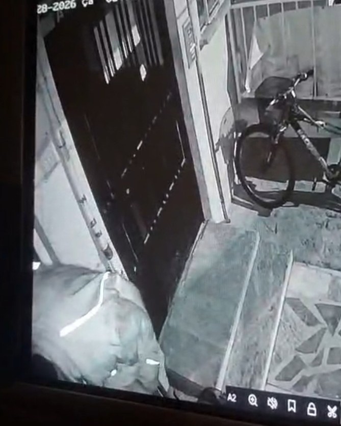 Balkondaki motosiklet ekipmanlarını çaldı
