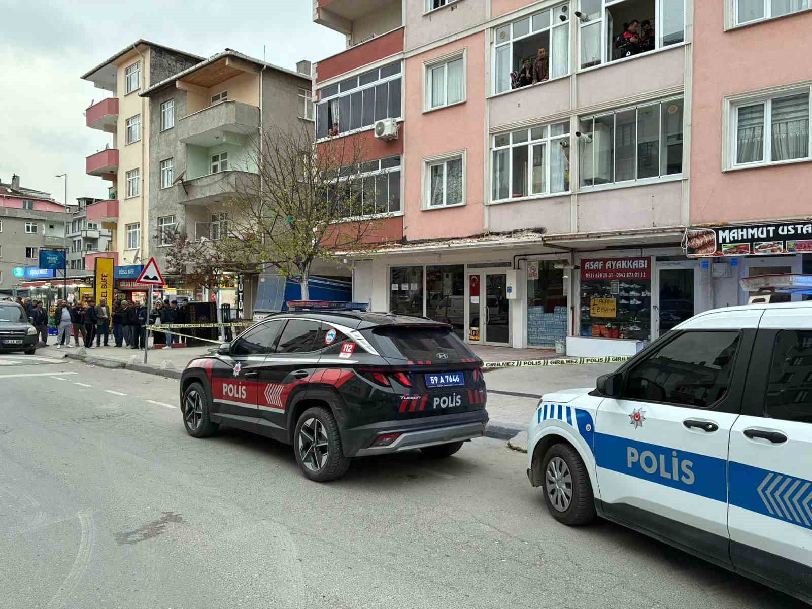 Balkondan pompalı tüfekle husumetlisini vurdu
