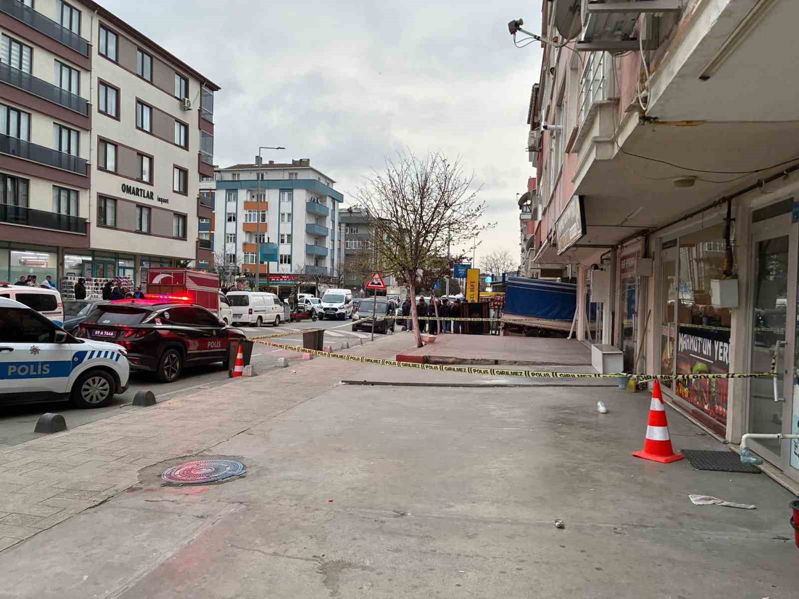 Balkondan pompalı tüfekle husumetlisini vurdu
