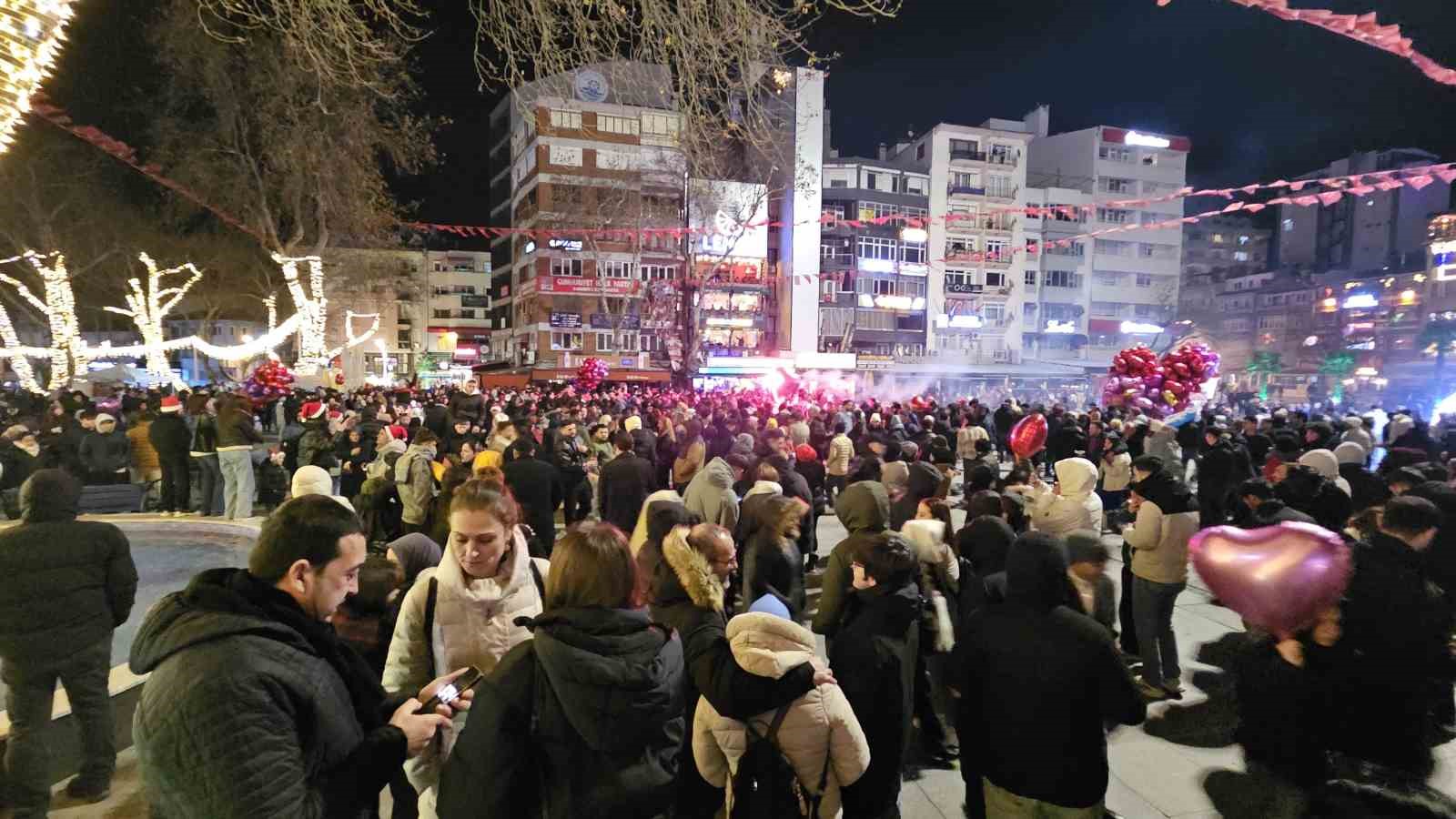 Bandırma, 2026’ya coşkuyla girdi
