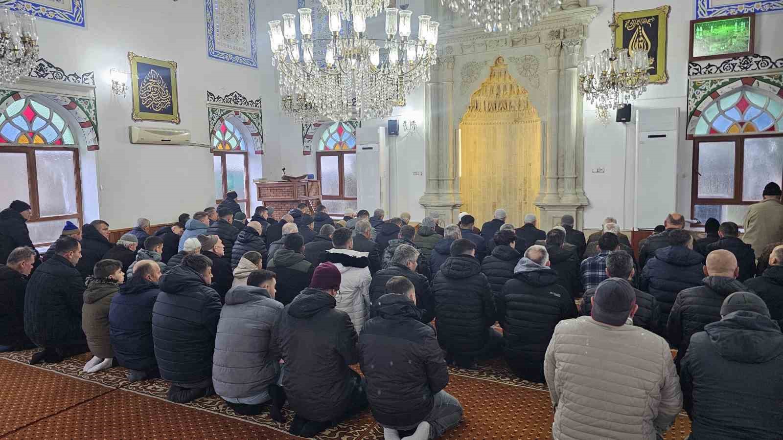 Bandırma’da 72 yıllık gelenek cami içinde sürdürüldü
