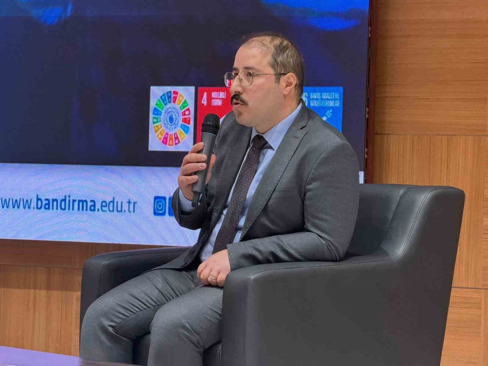 Bandırma’da bilişim suçları paneli düzenlendi
