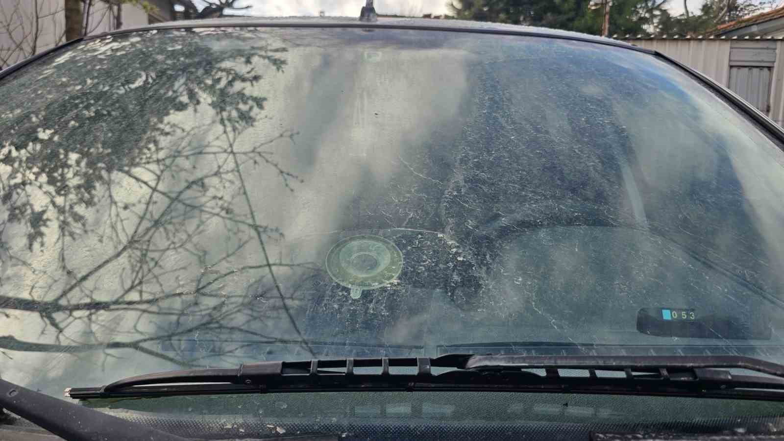 Bandırma’da çöl tozu yağmuru, araçlar çamur tabakasıyla kaplandı
