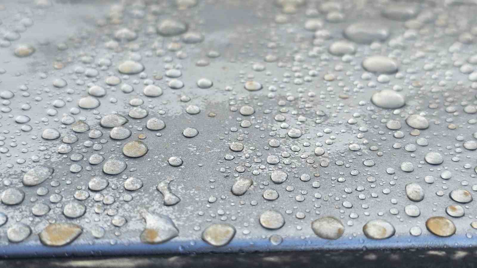 Bandırma’da çöl tozu yağmuru, araçlar çamur tabakasıyla kaplandı
