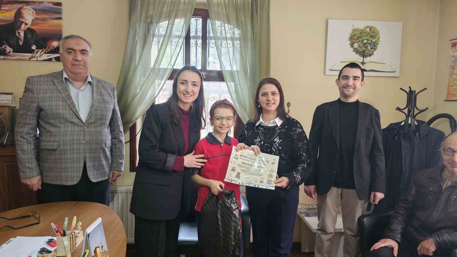 Bandırma’da kütüphane haftasında örnek öğrencilere ödül
