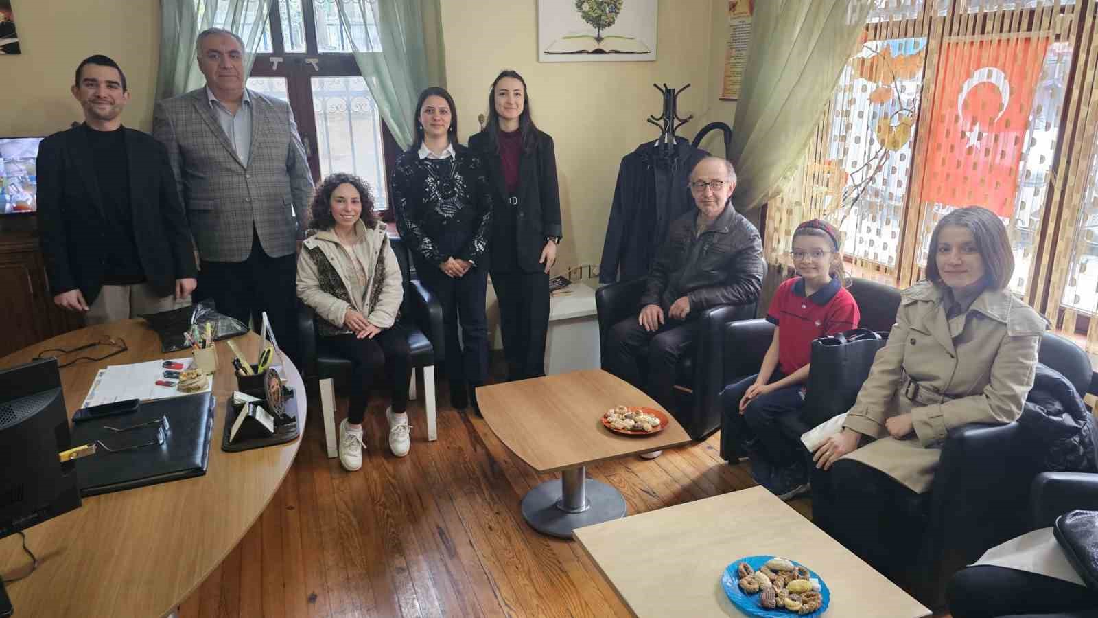 Bandırma’da kütüphane haftasında örnek öğrencilere ödül
