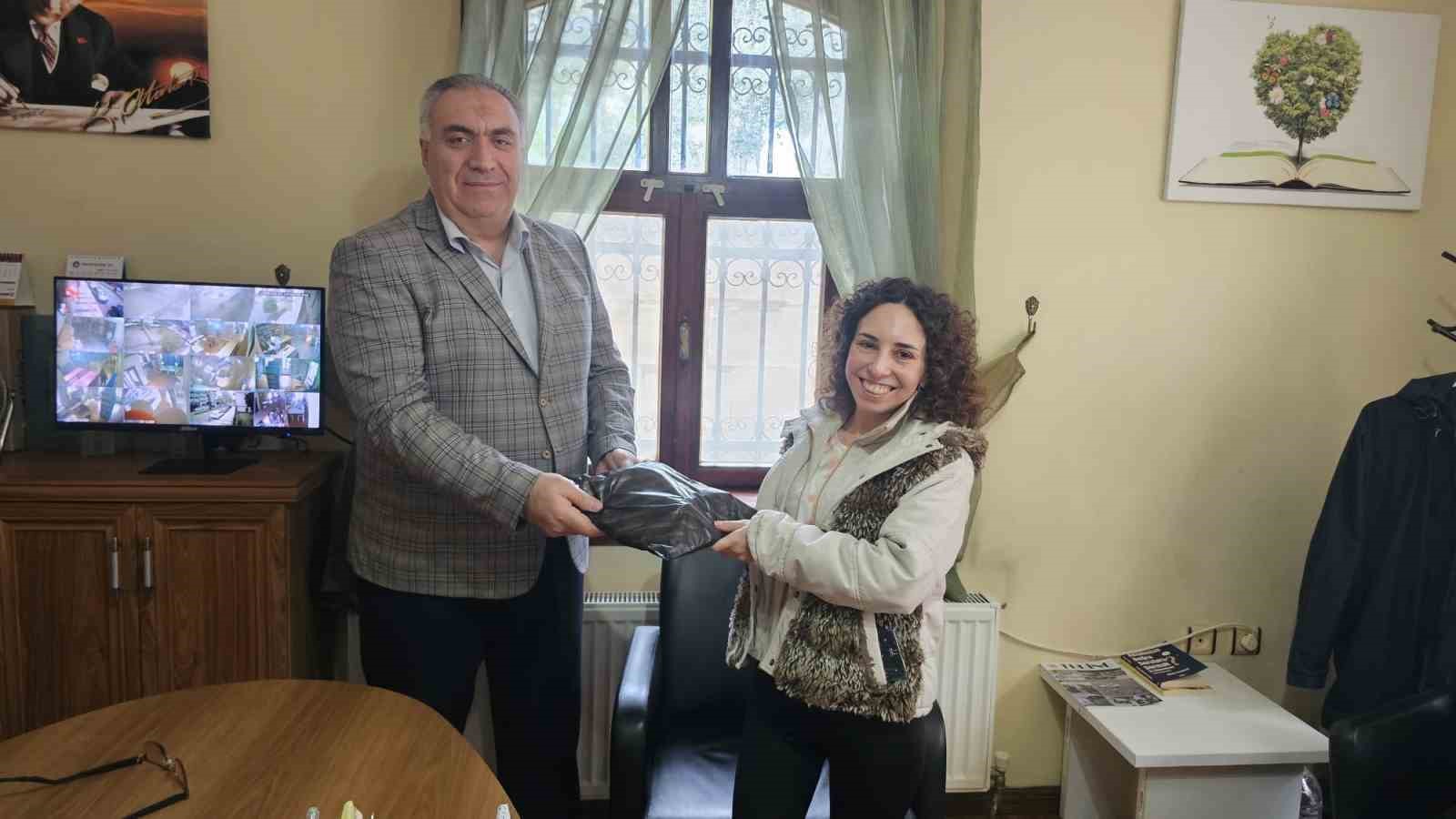 Bandırma’da kütüphane haftasında örnek öğrencilere ödül
