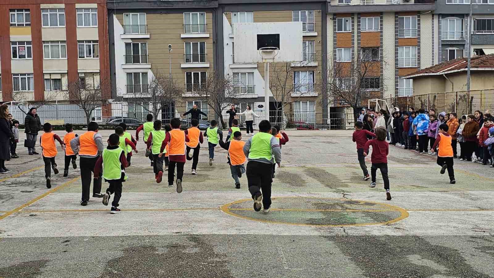 Bandırma’da öğrenciler için atletizm seçmeleri yapıldı
