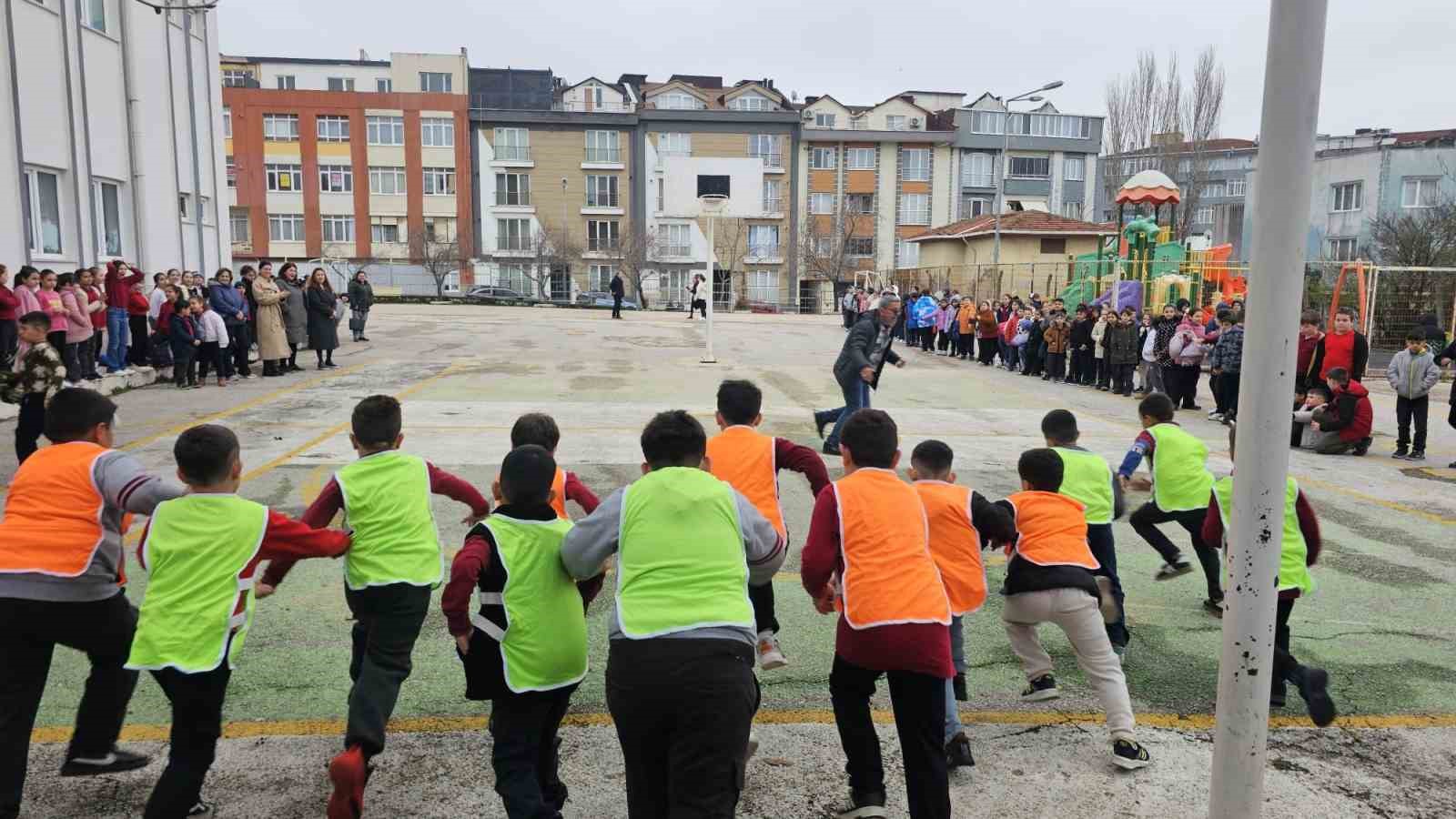 Bandırma’da öğrenciler için atletizm seçmeleri yapıldı
