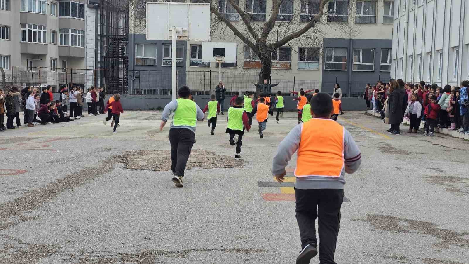 Bandırma’da öğrenciler için atletizm seçmeleri yapıldı
