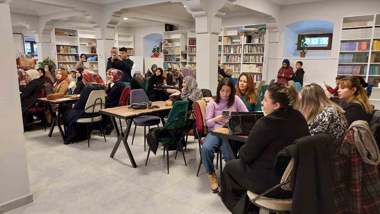 Bandırma’da veli seminerlerinde ilk grup belgelerini aldı
