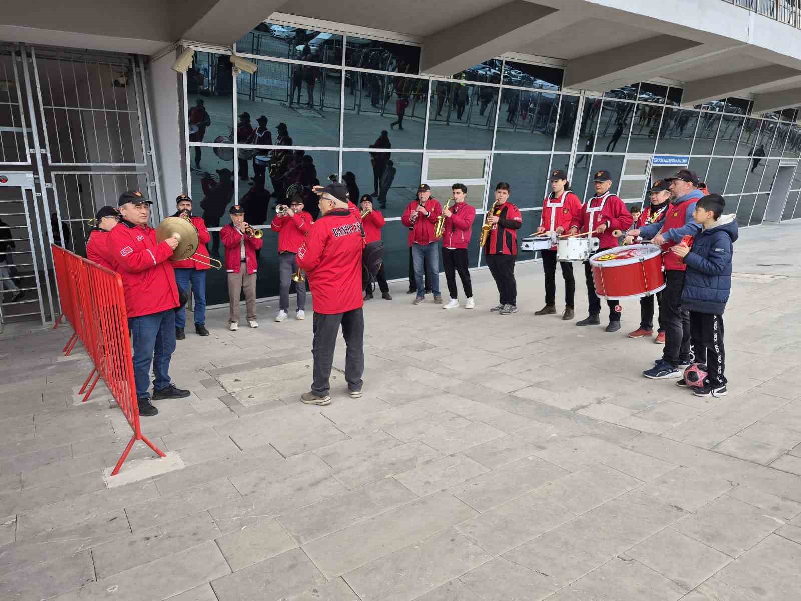 Bando EsEs’in kurucuları, Espana Cani’nin doğuş hikayesini anlattı
