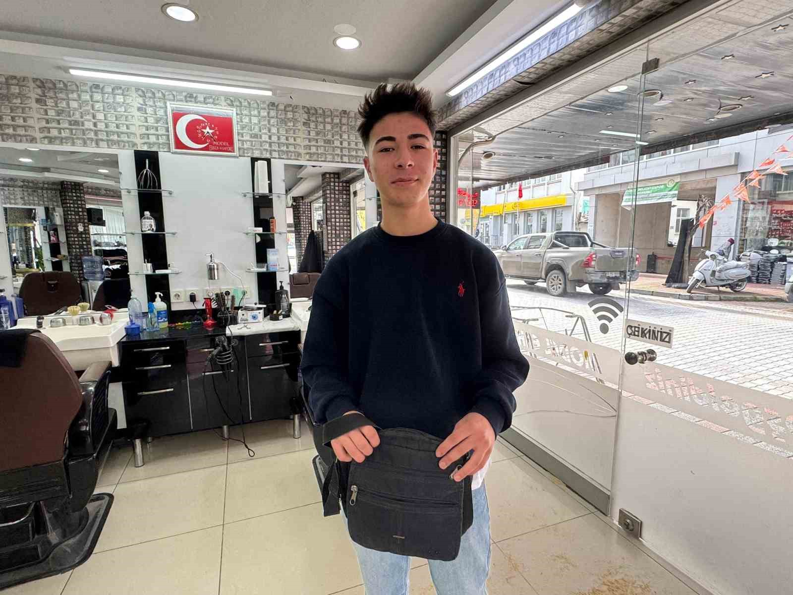 Bankadan emekli maaşını çekmişti, kaybolan çanta sahibine geri döndü
