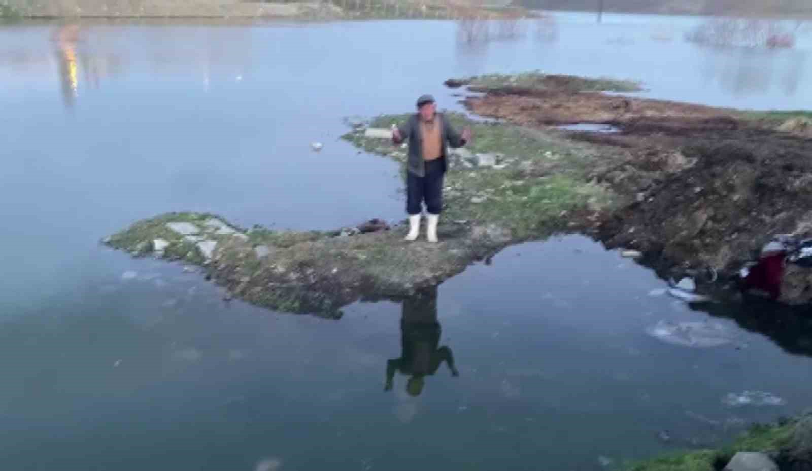 Baraj taştı, sular köye ulaştı, suya düşen buzağı kurtarılamadı
