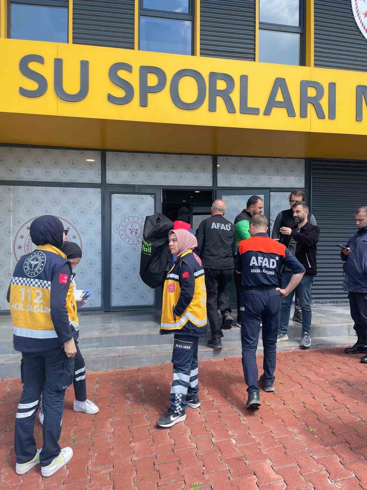 Barajda sörfleri alabora olan 2 kişi kurtarıldı
