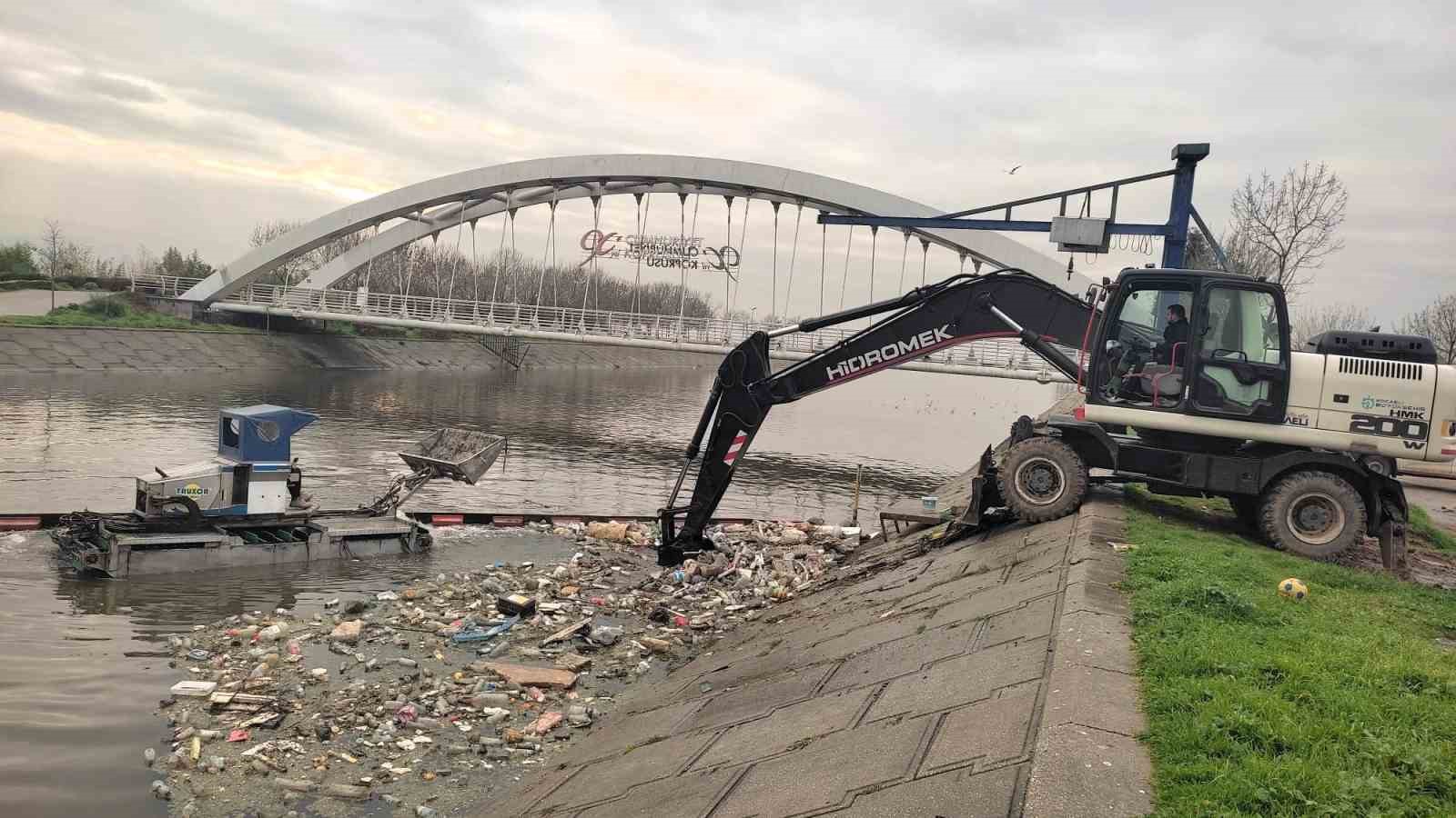 Bariyer sistemleriyle 16 bin kilogramdan fazla atığın denize ulaşması engellendi
