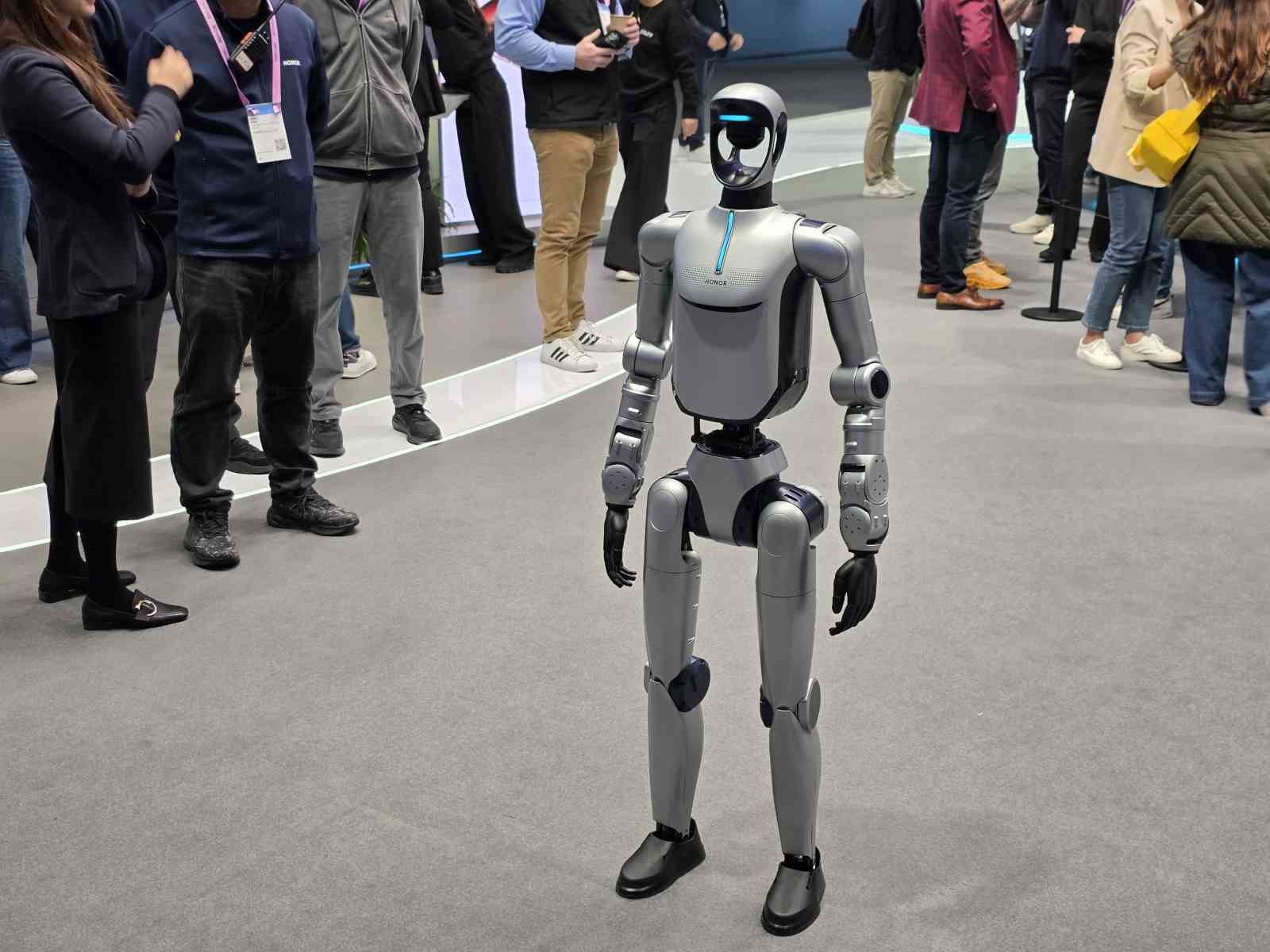 Barselona’da yapay zekalı "metal yaka" sahaya iniyor
Barselona’da yapay zekalı "metal yaka" sahaya iniyor