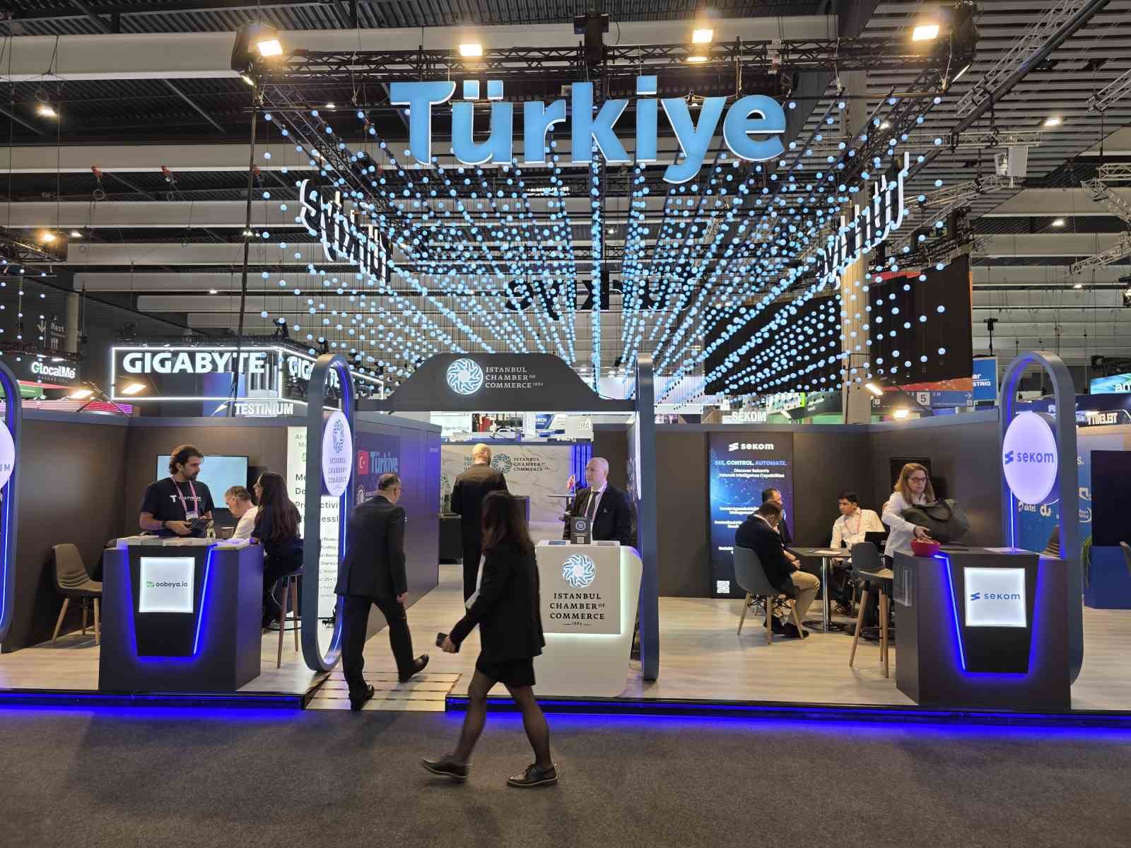 Barselona’da yapay zekalı "metal yaka" sahaya iniyor
Barselona’da yapay zekalı "metal yaka" sahaya iniyor