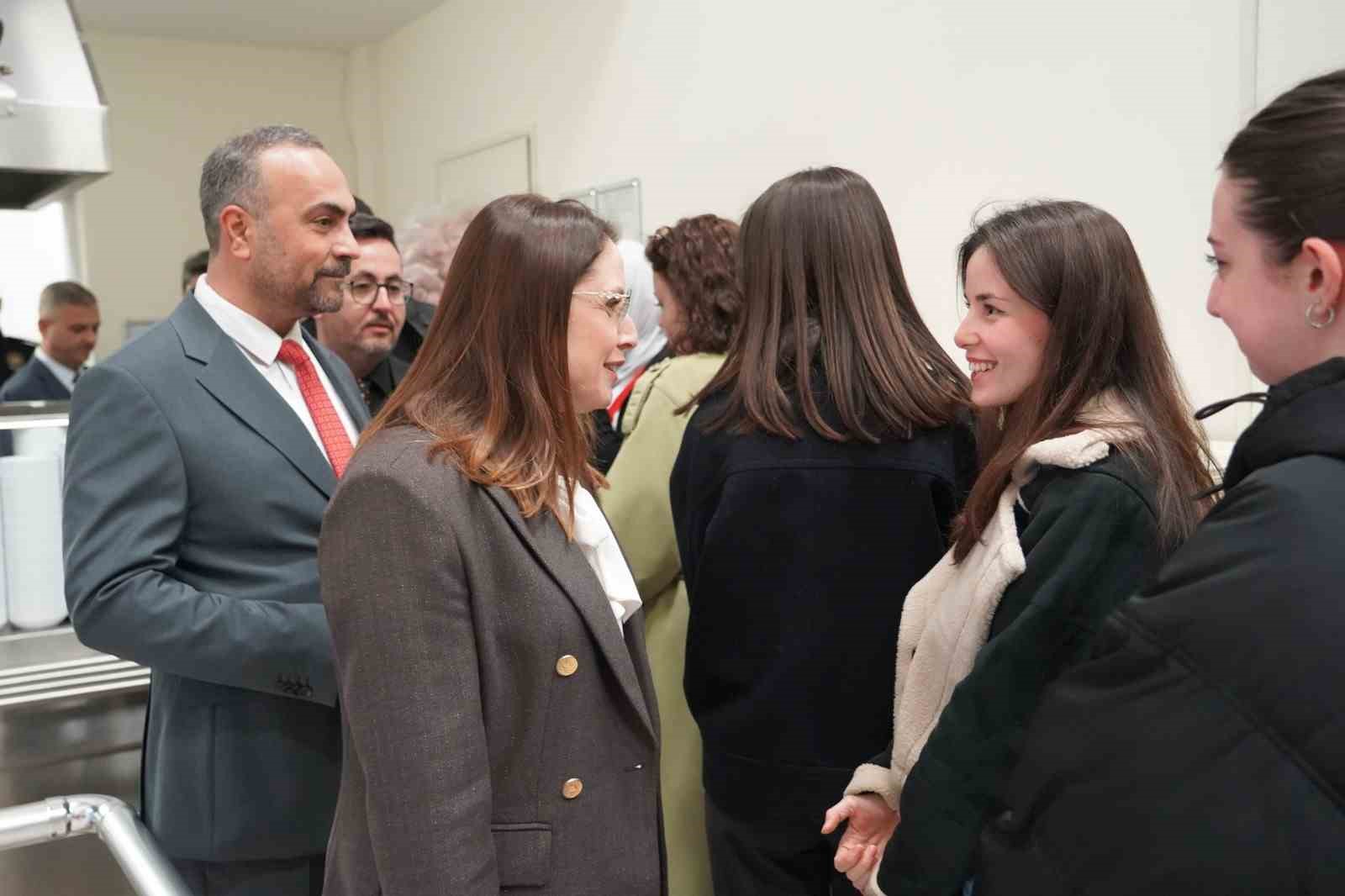 Bartın protokolü üniversite öğrencileriyle iftarda buluştu
