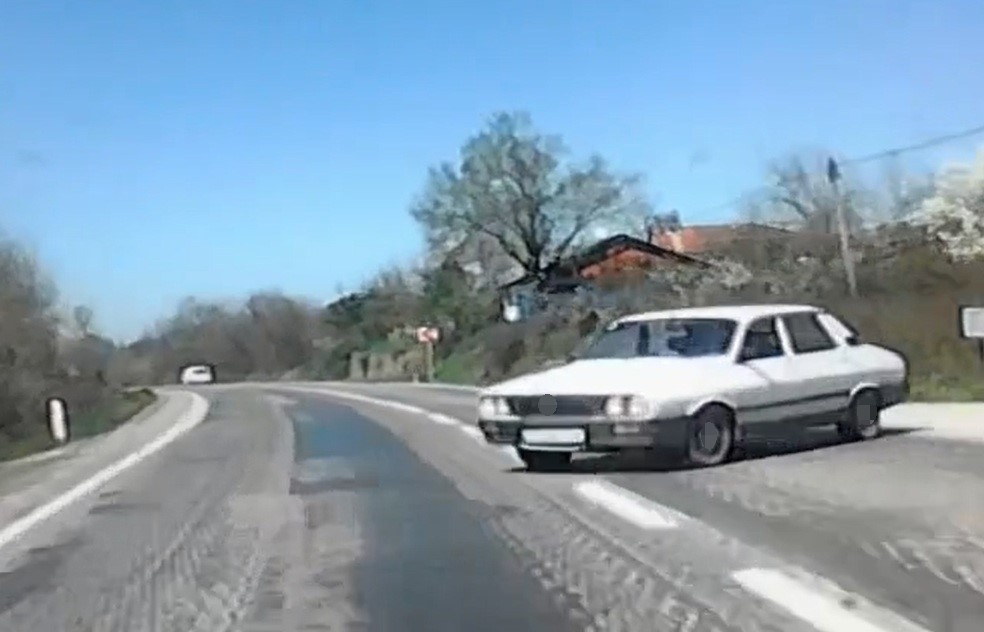 Bartın’da 2 otomobil kafa kafaya çarpıştı
