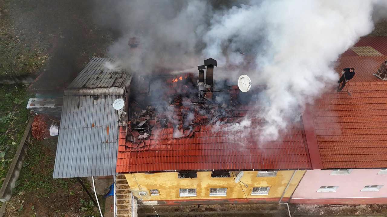Bartın’da afet konutlarında çıkan yangın paniğe neden oldu

